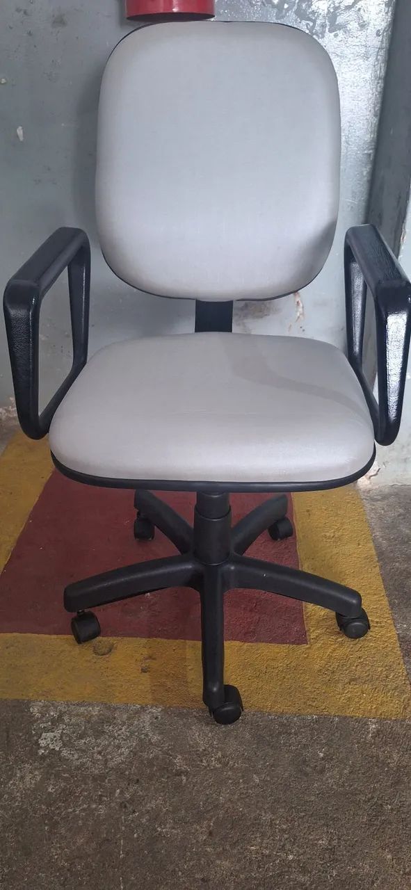 Cadeira de escritório giratória