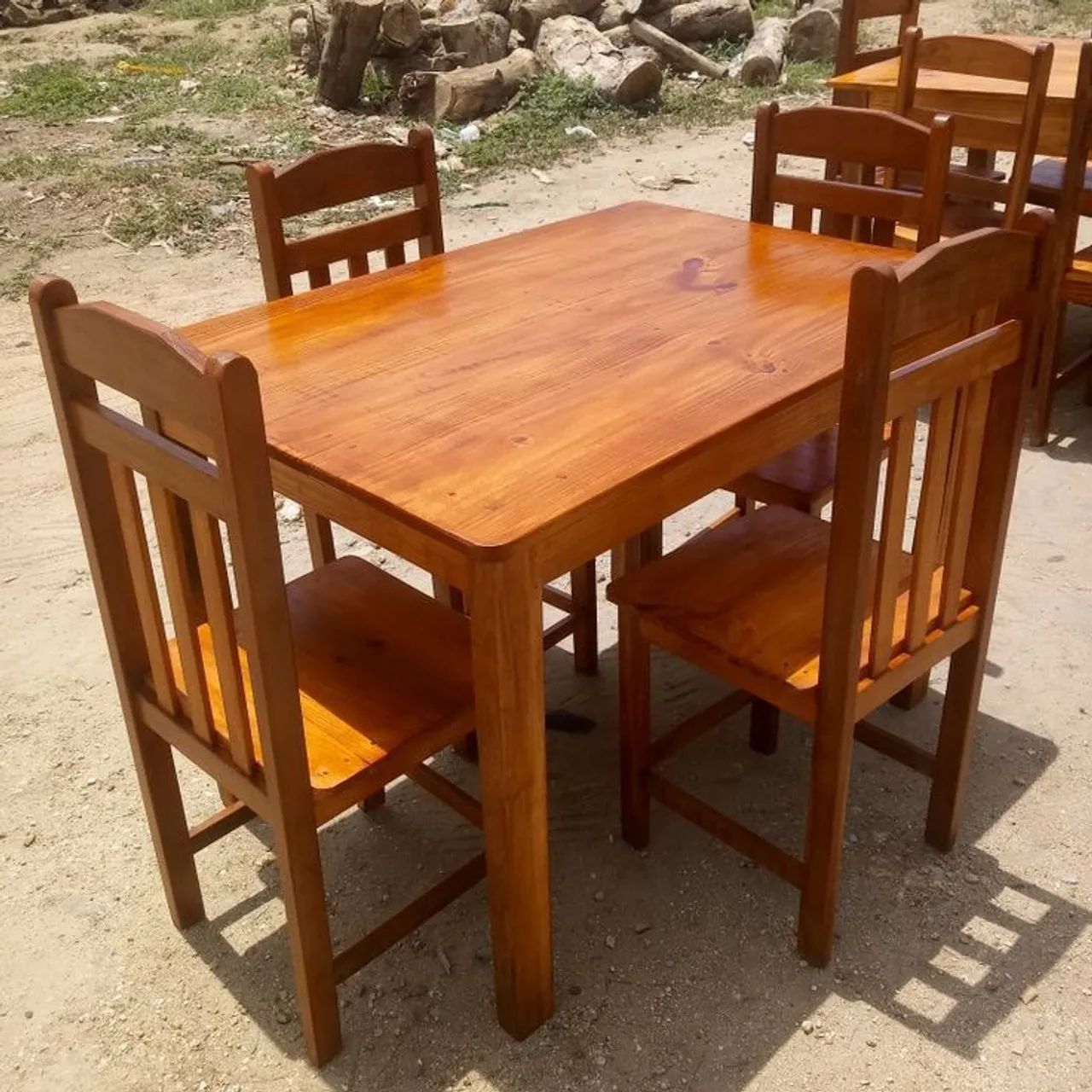 Mesa de 4 lugares 