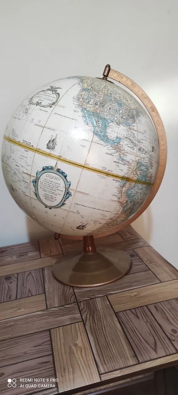 Globo terrestre para estudos :