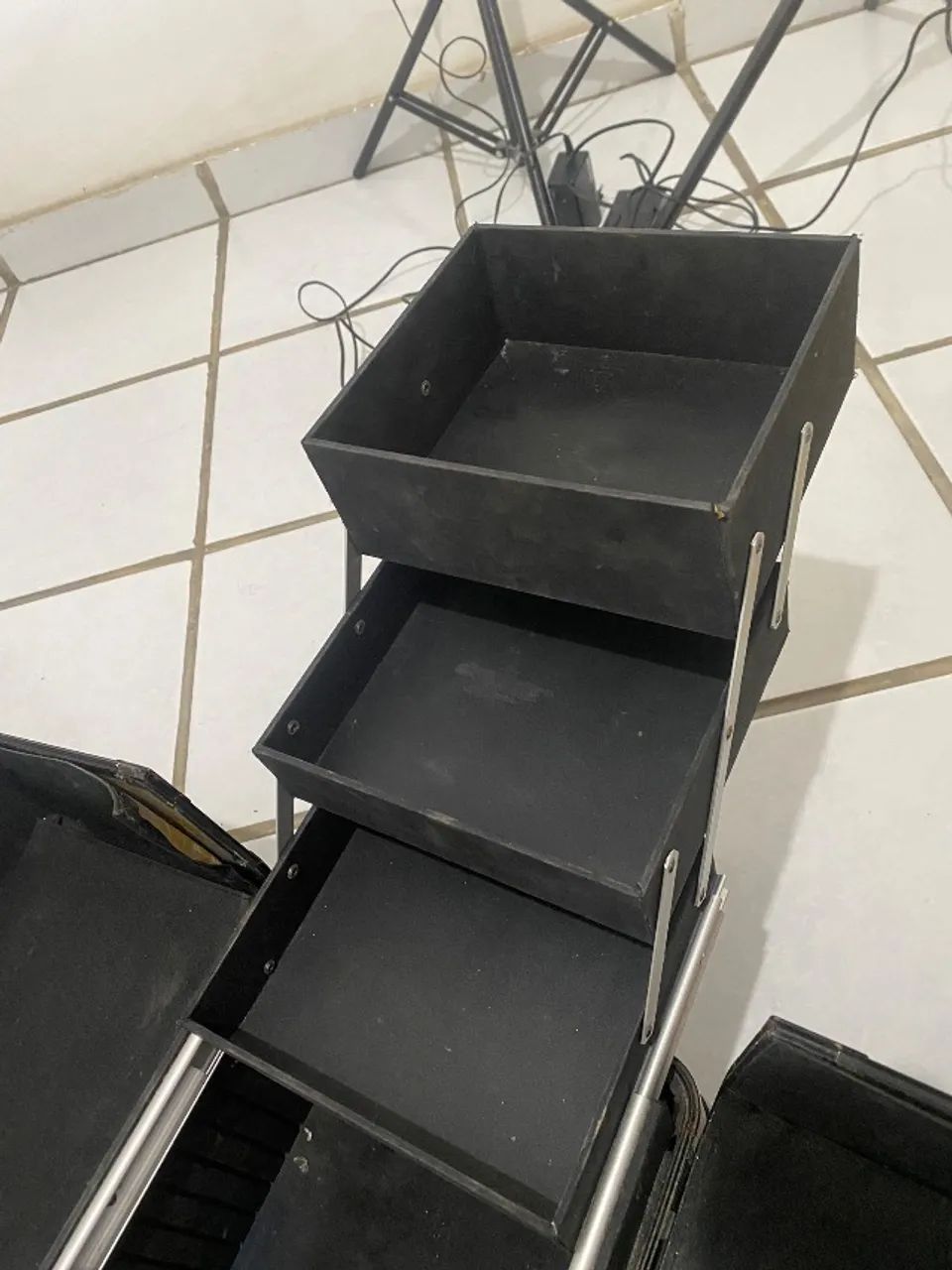 Maleta de maquiagem com rodinhas - Foto 4
