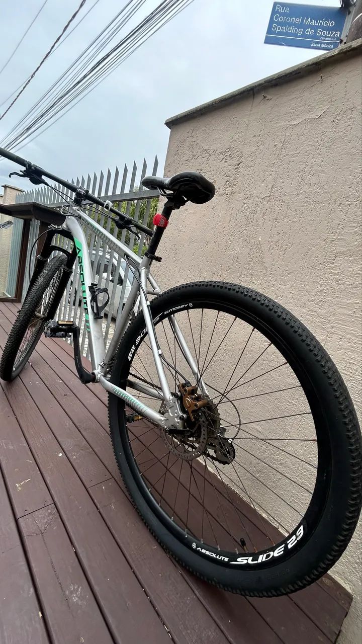 bicicleta Absolute Wild 29 com quadro de alumínio na cor prata  - Foto 2