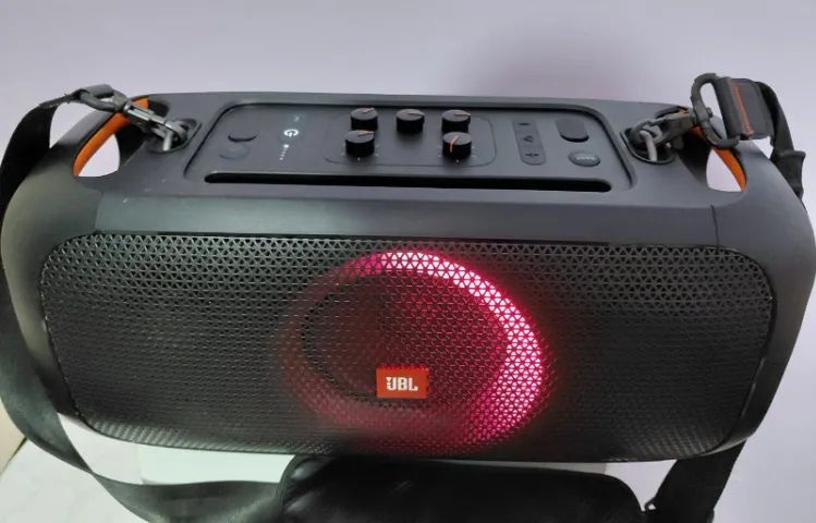 Caixa de Som JBL PartyBox On The Go (com microfone) - Foto 3