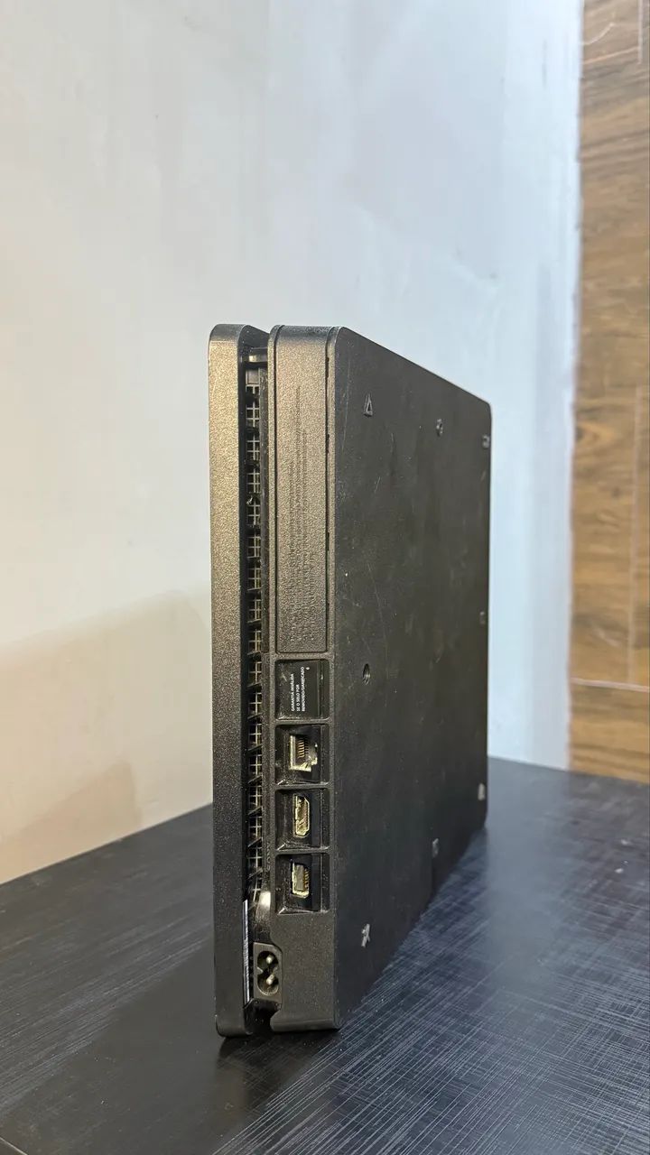 PS4 Slim - 1TB + 2 Jogos  - Foto 5