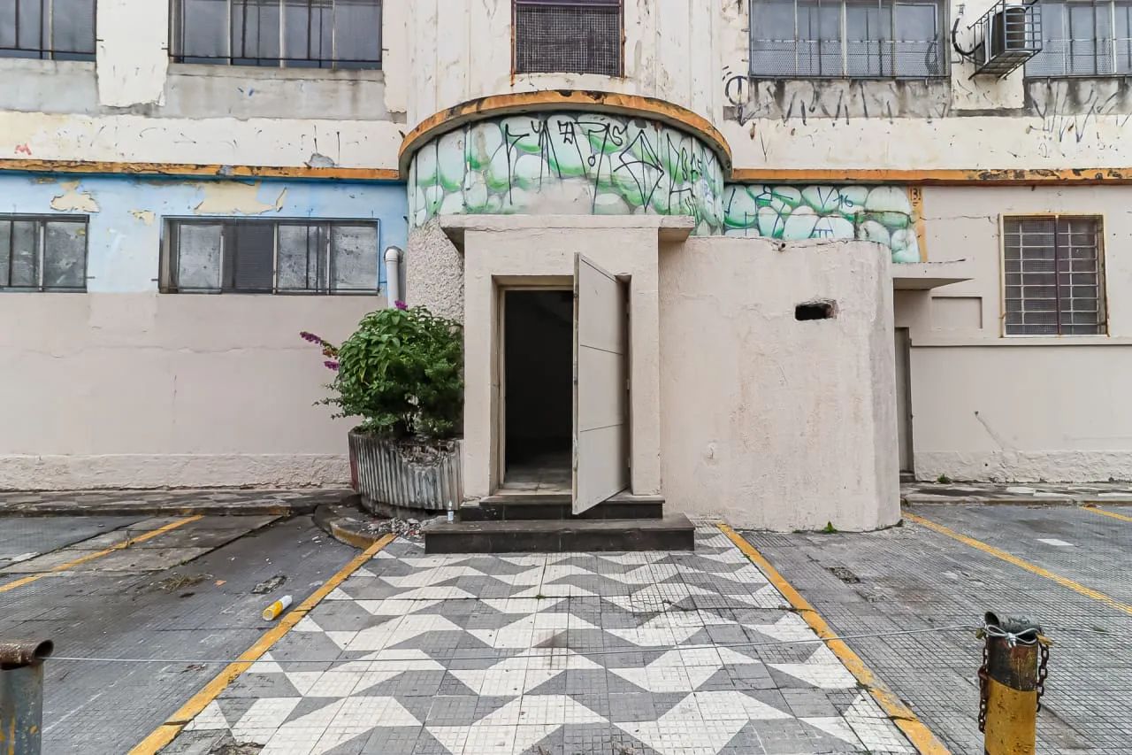 Sala comercial na Rua Periperi, 63  1500 m²