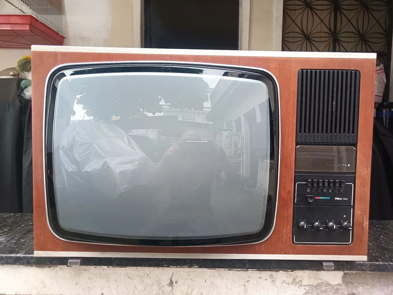 Televisão antiga Telefunken 20