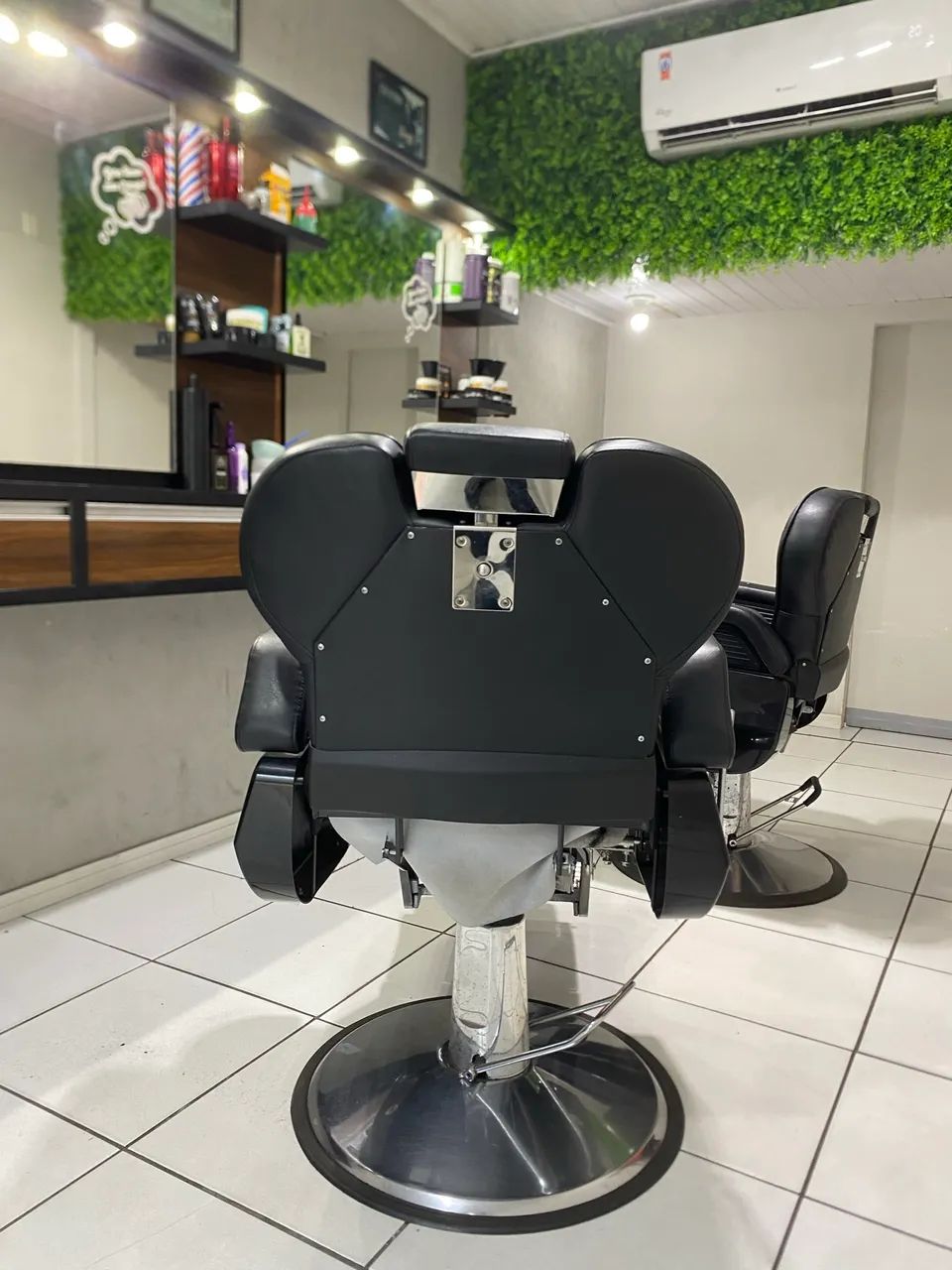 Vendo cadeira e bancada para barbearia  - Foto 3