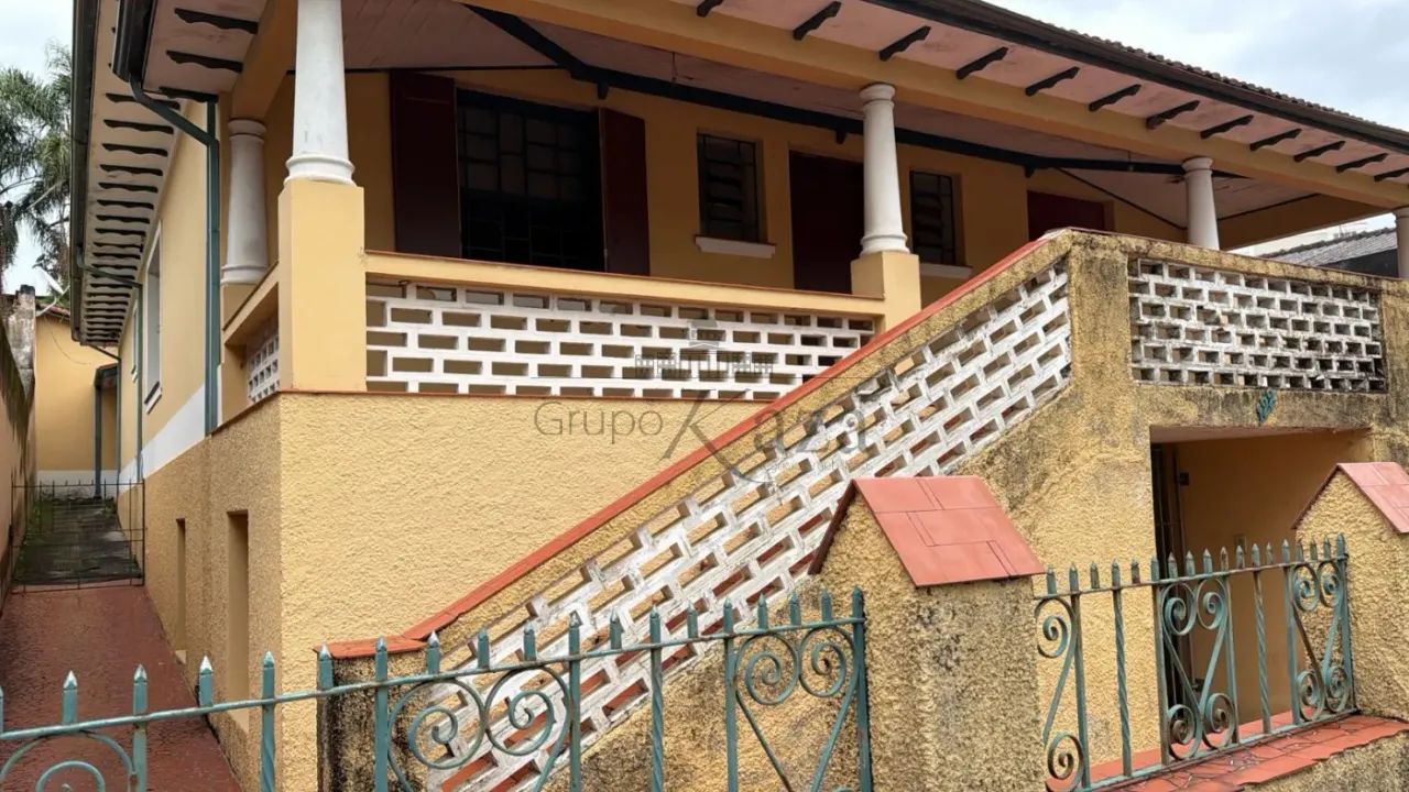 Oportunidade - Área Comercial e Residencial - Centro - Jacareí - 1.256,27m².