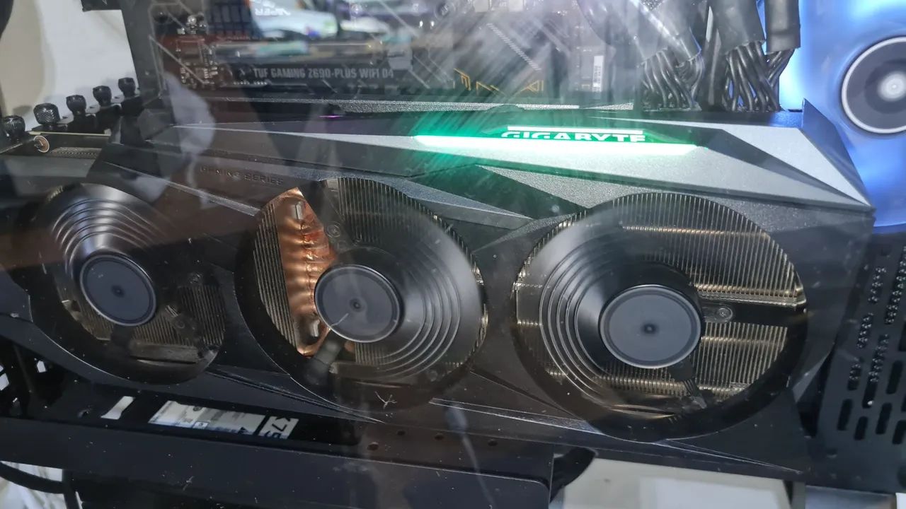 Placa de Vídeo Gigabyte RTX 3080 OC com caixa - Foto 2