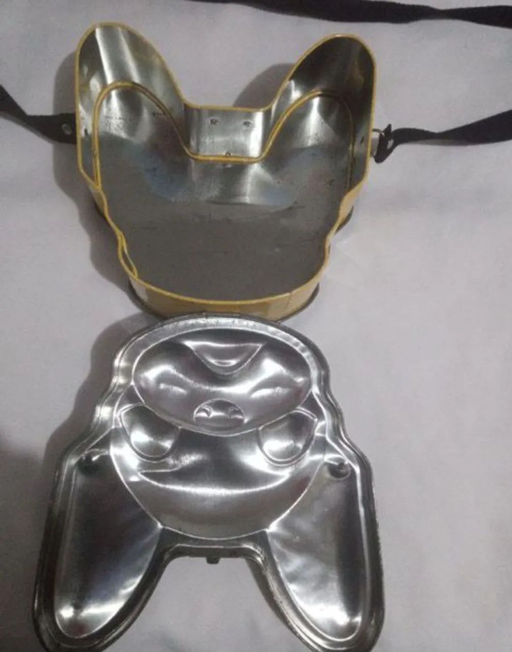Bolsa metalizada em formato de cara de cachorro  - Foto 4
