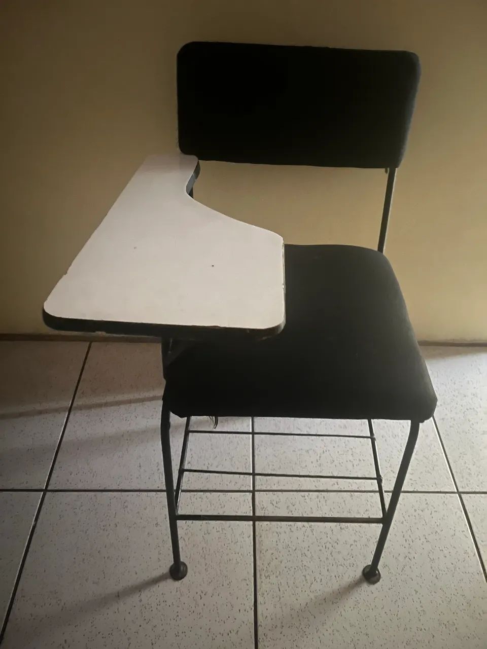 VENDO CADEIRA ESCOLAR - Foto 3