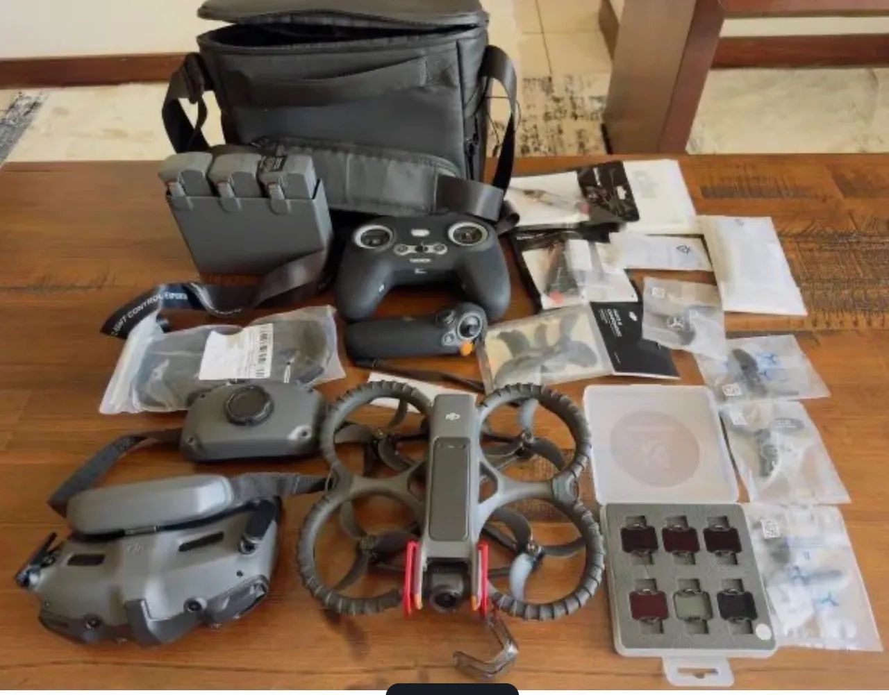 DJI Avata 2 Combo Fly More + Goggles 3 + FPV Remote Controller 3 NOVÍSSIMO E SEM DETALHES!