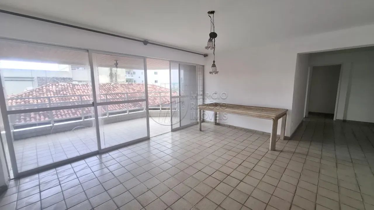 Apartamento com 4 Quartos e Varanda à venda no Edf Abaíba na Ponta Verde