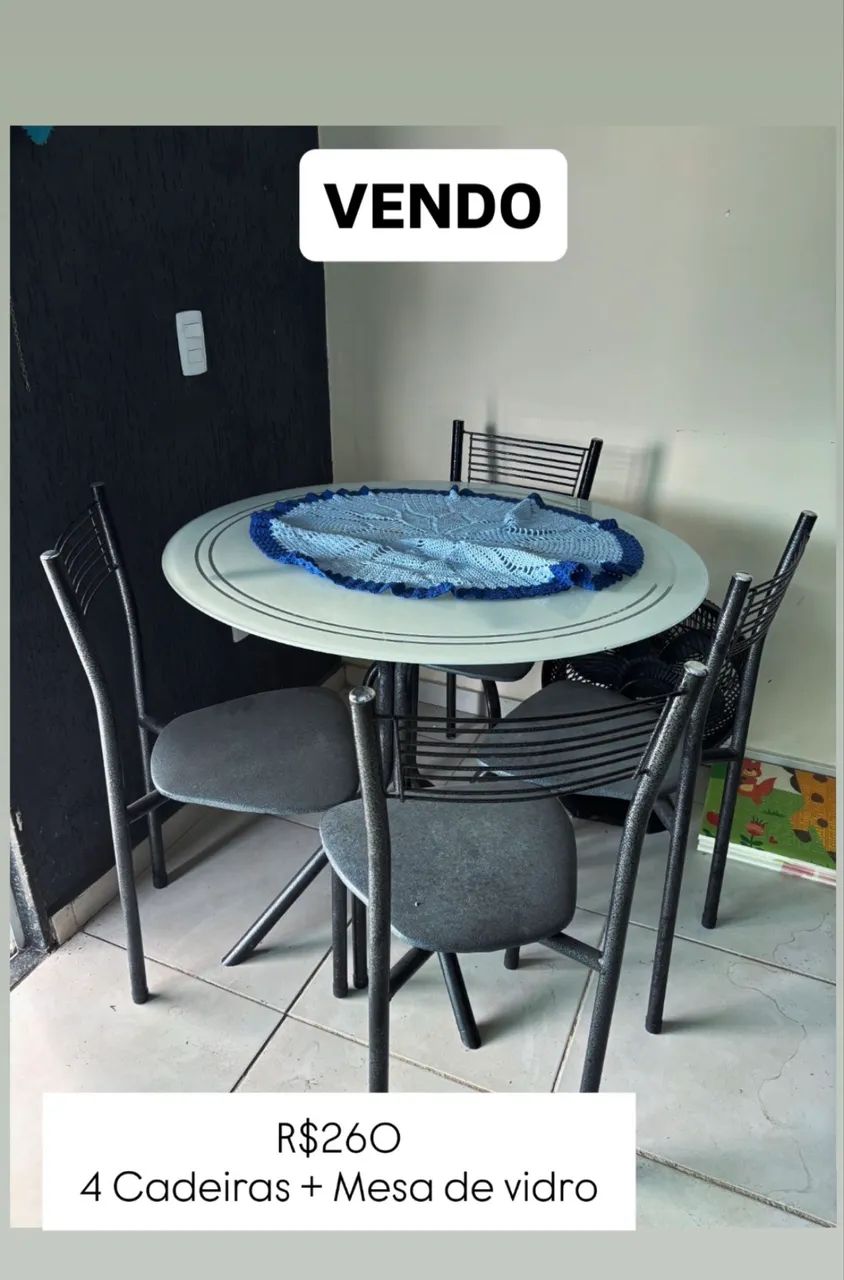 Mesa de jantar com 4 cadeiras