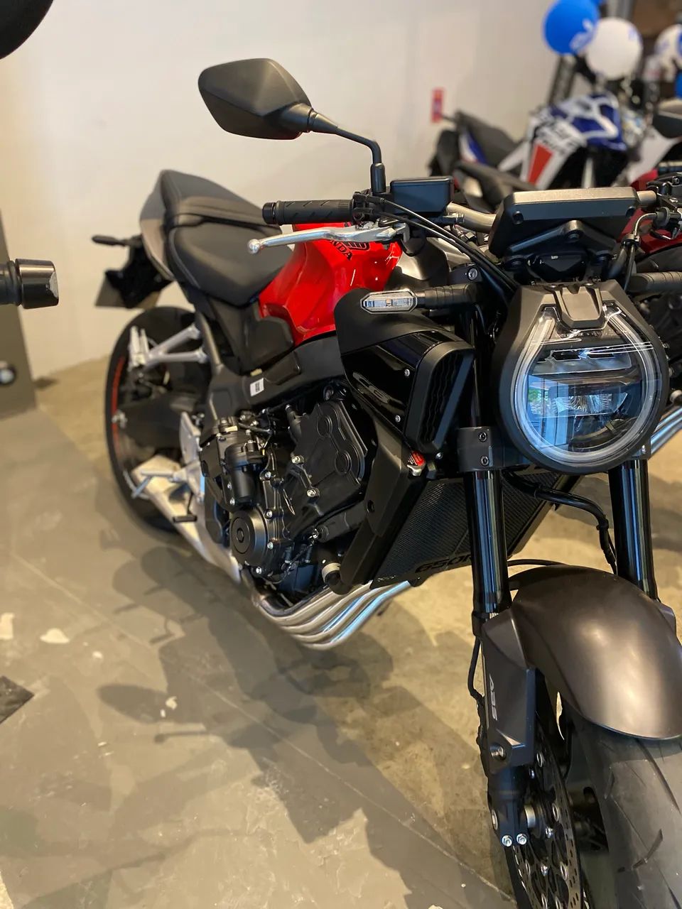 CB 650 R 2027 - Foto 3