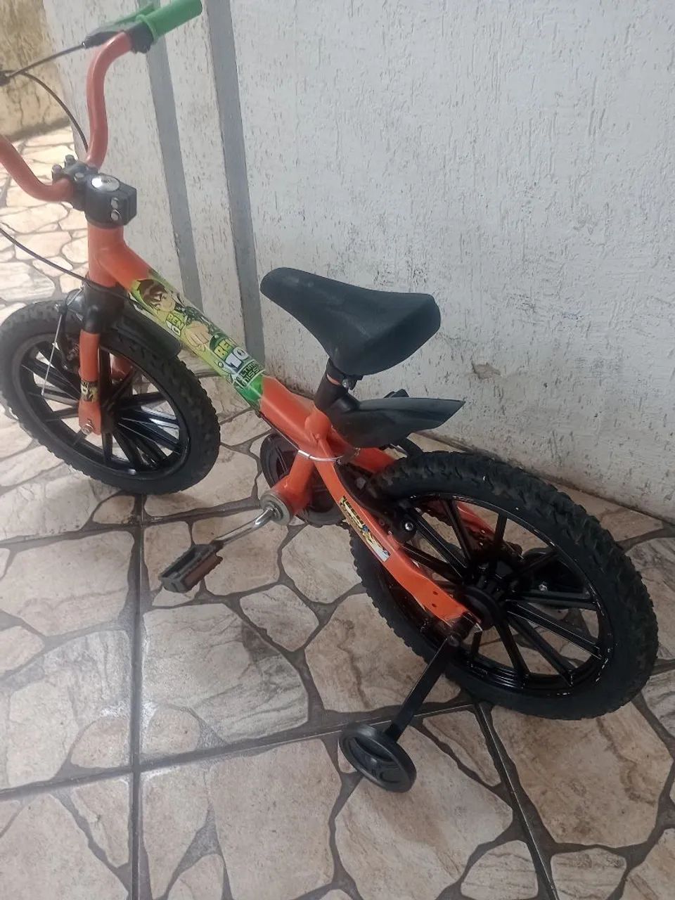 Bicicleta infantil aro 16 com personagem do Ben 10 - Foto 5