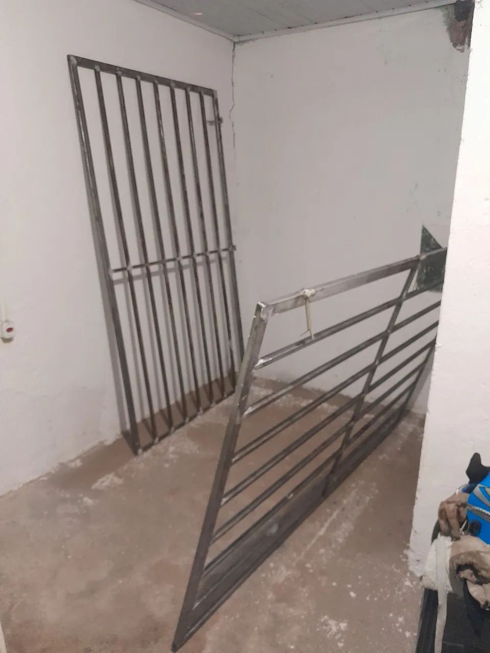 02 portões de ferro