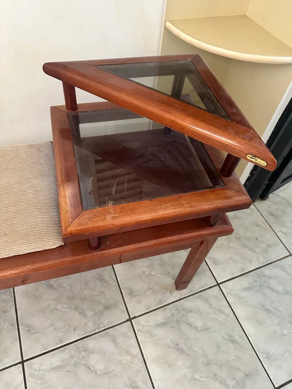 Selling a small side table470982795482910724