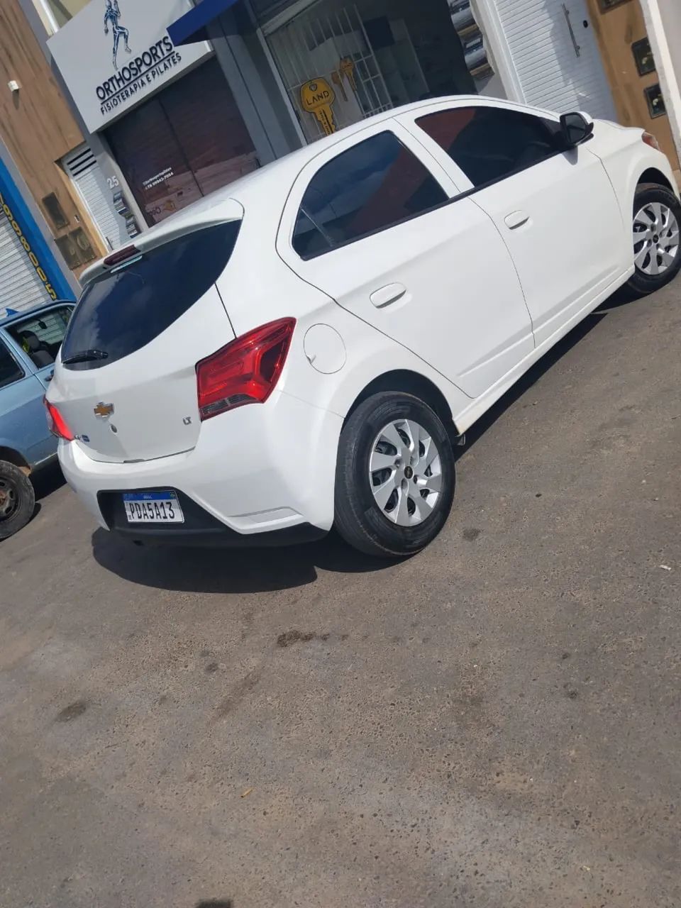 Chevrolet Onix Hatch LT 1.0 8V Flex Mec. 4P 2018 - Foto 2
