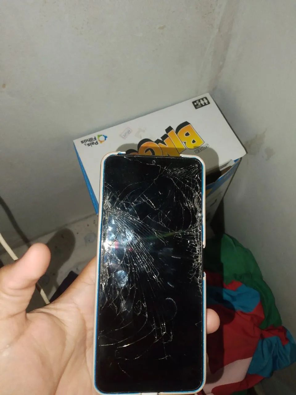 Vende-se redmi A3 só com a tela trincada mas pega normal 
