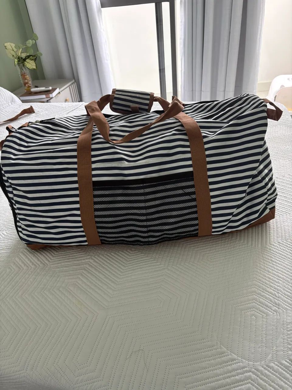 Bolsa para viagem semi nova, super resistente e linda - Foto 2
