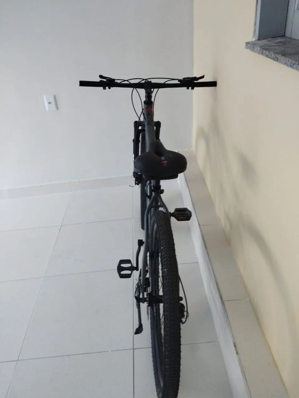 Bike TKZ Aro 29 Cinza - Excelente Estado com Tripé  - Foto 3