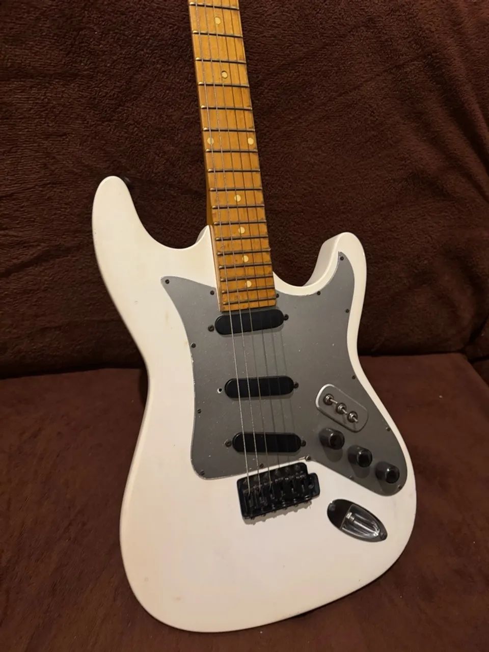 Guitarra profissional semi nova  - Foto 2