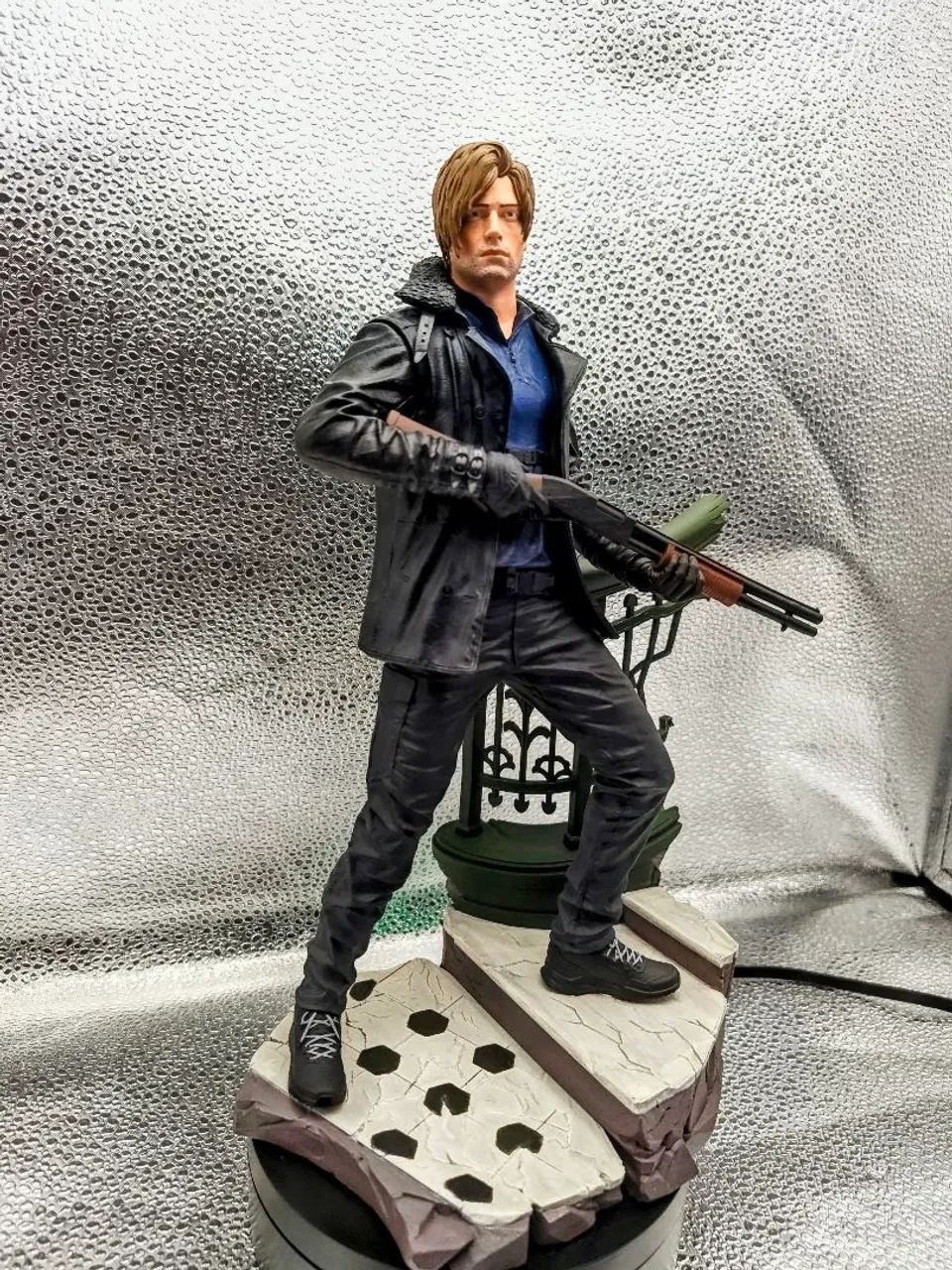 Action Figures | Estátua | Leon S Kennedy Requiem  - Foto 2