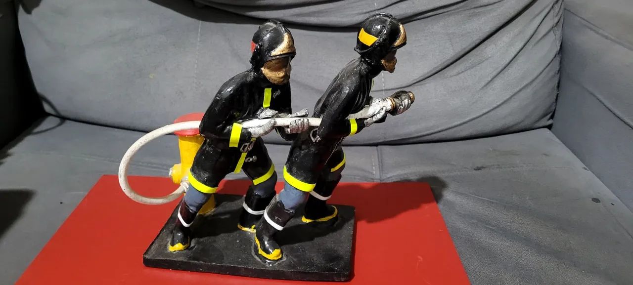 Bonecos Polícia Bombeiro estatuetas  - Foto 5