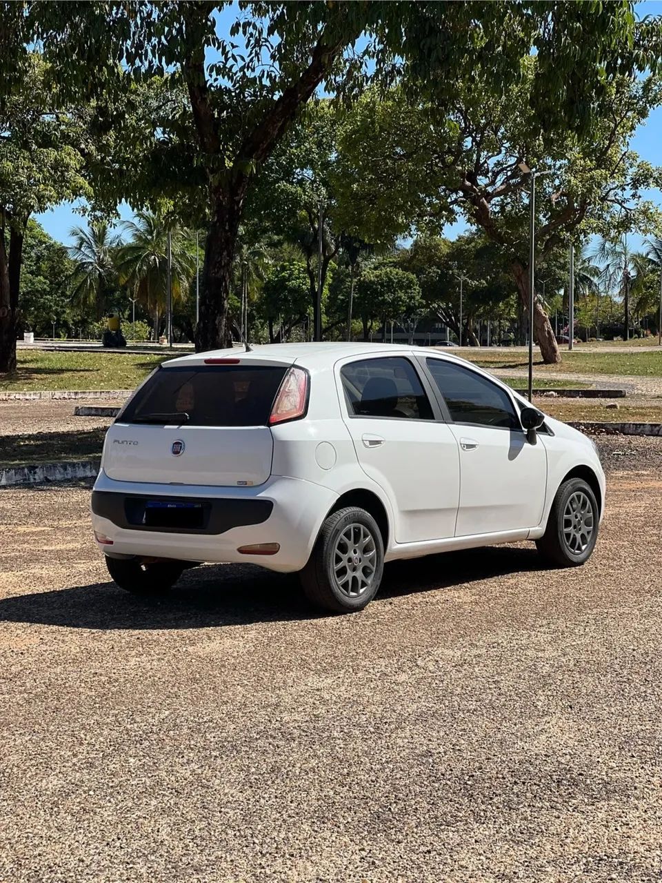 Fiat Punto Attractive 1.4 Fire Flex 8V 5P 2013 - Foto 2
