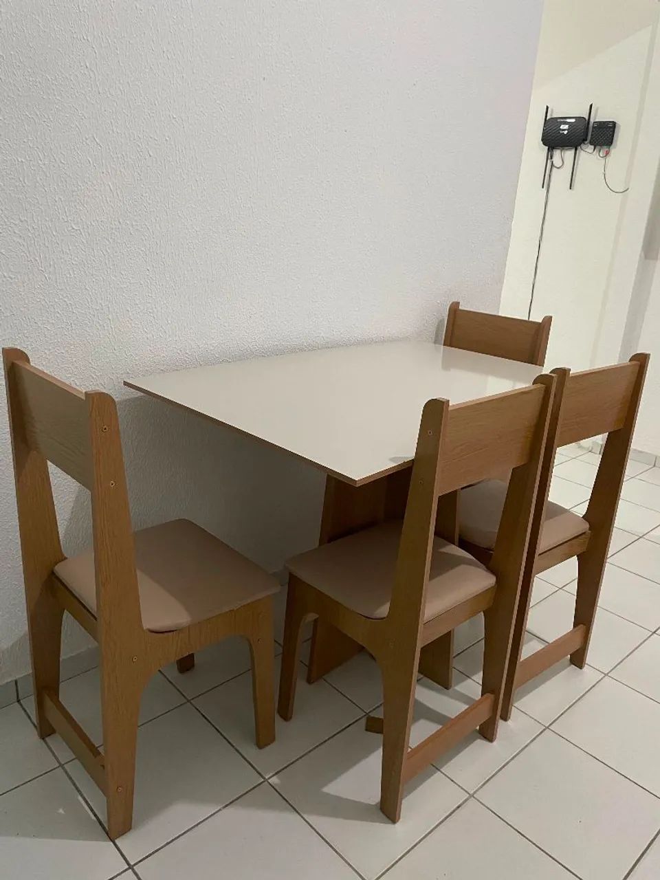Mesa de Jantar Com 4 cadeiras em MDF - Foto 2