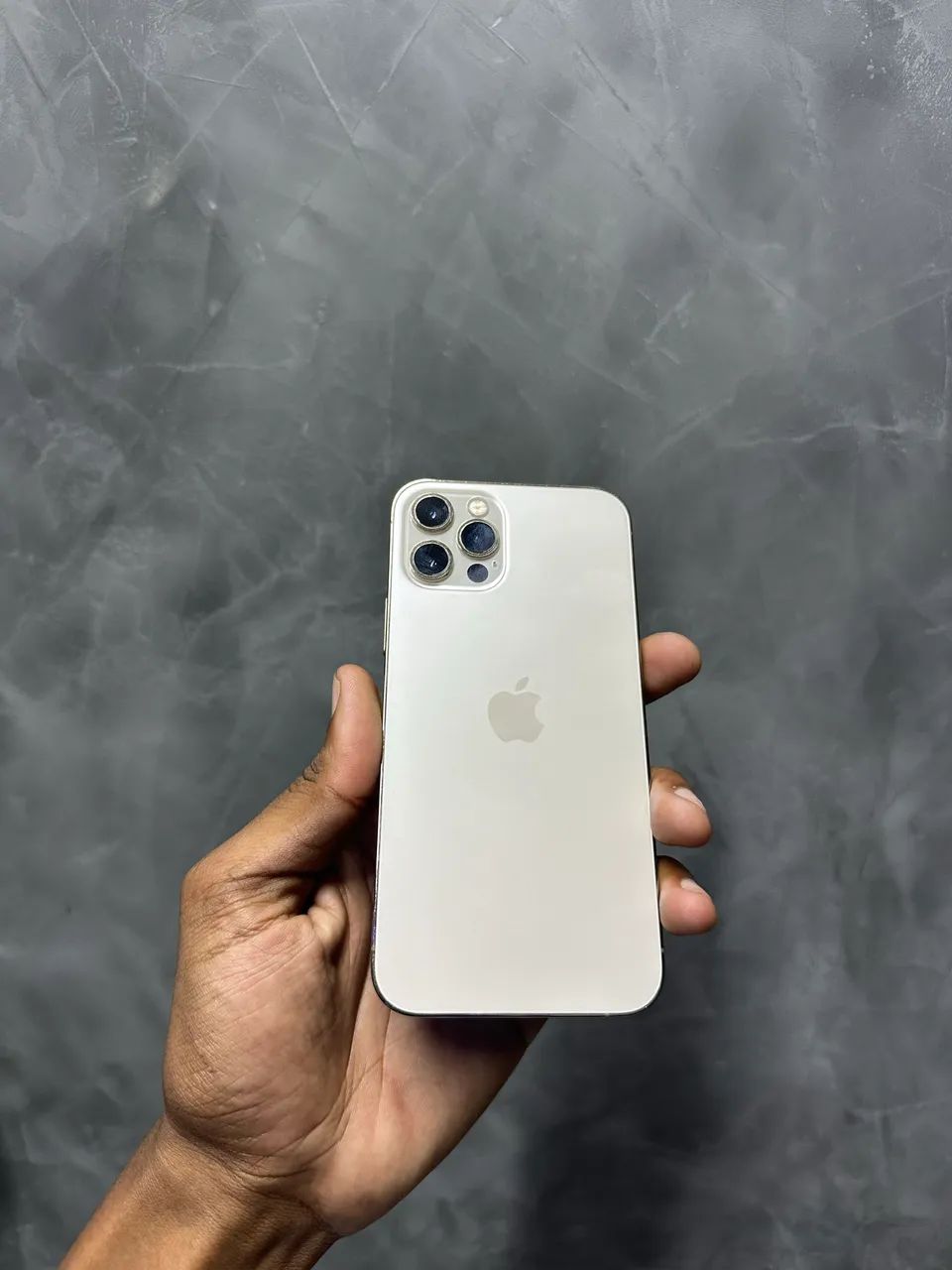 iPhone 12 Pro 256gb com caixa - Celulares e Smartphones