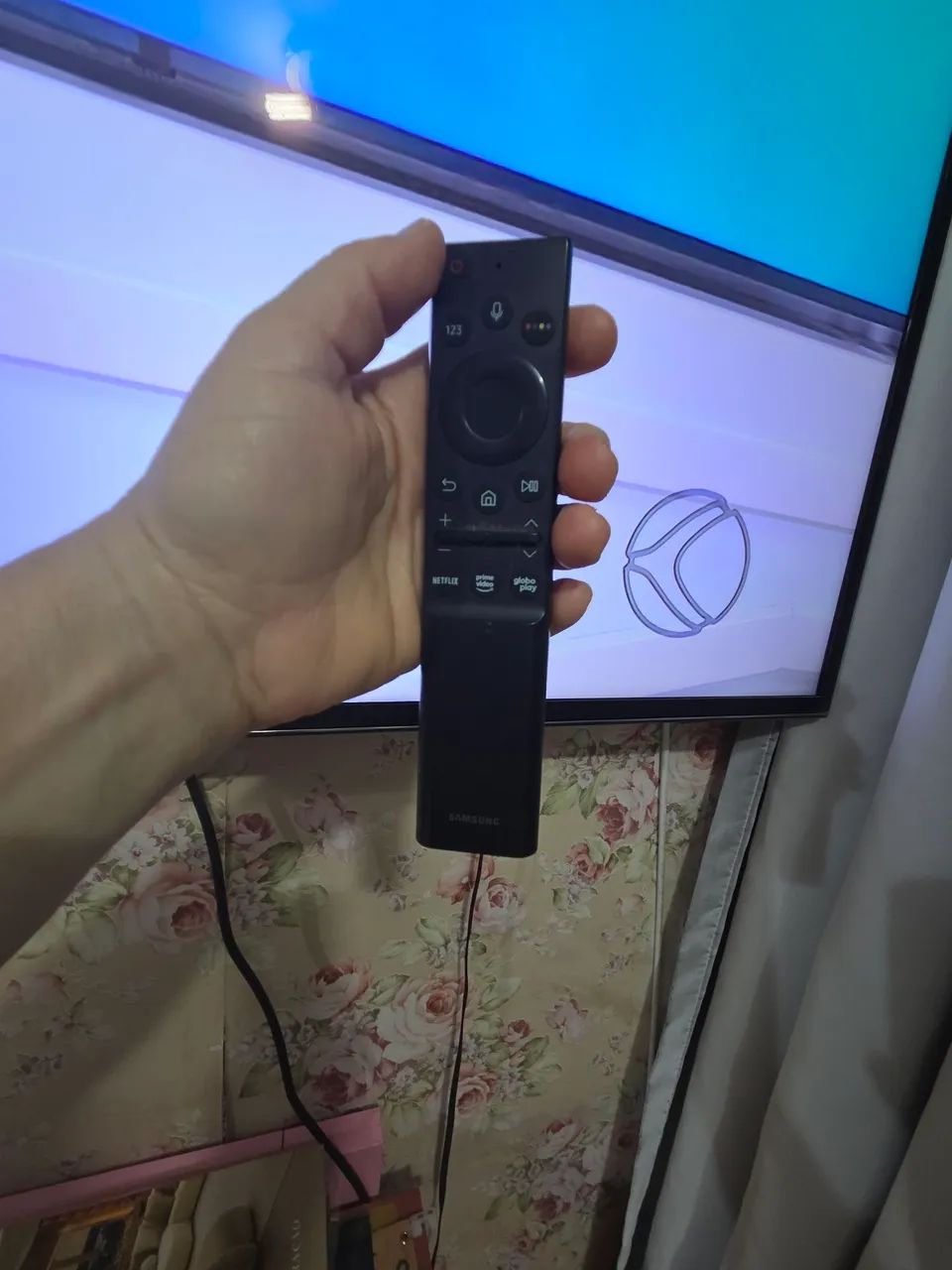 Samsung Smart TV 85  Crystal UHD 4K - Foto 5