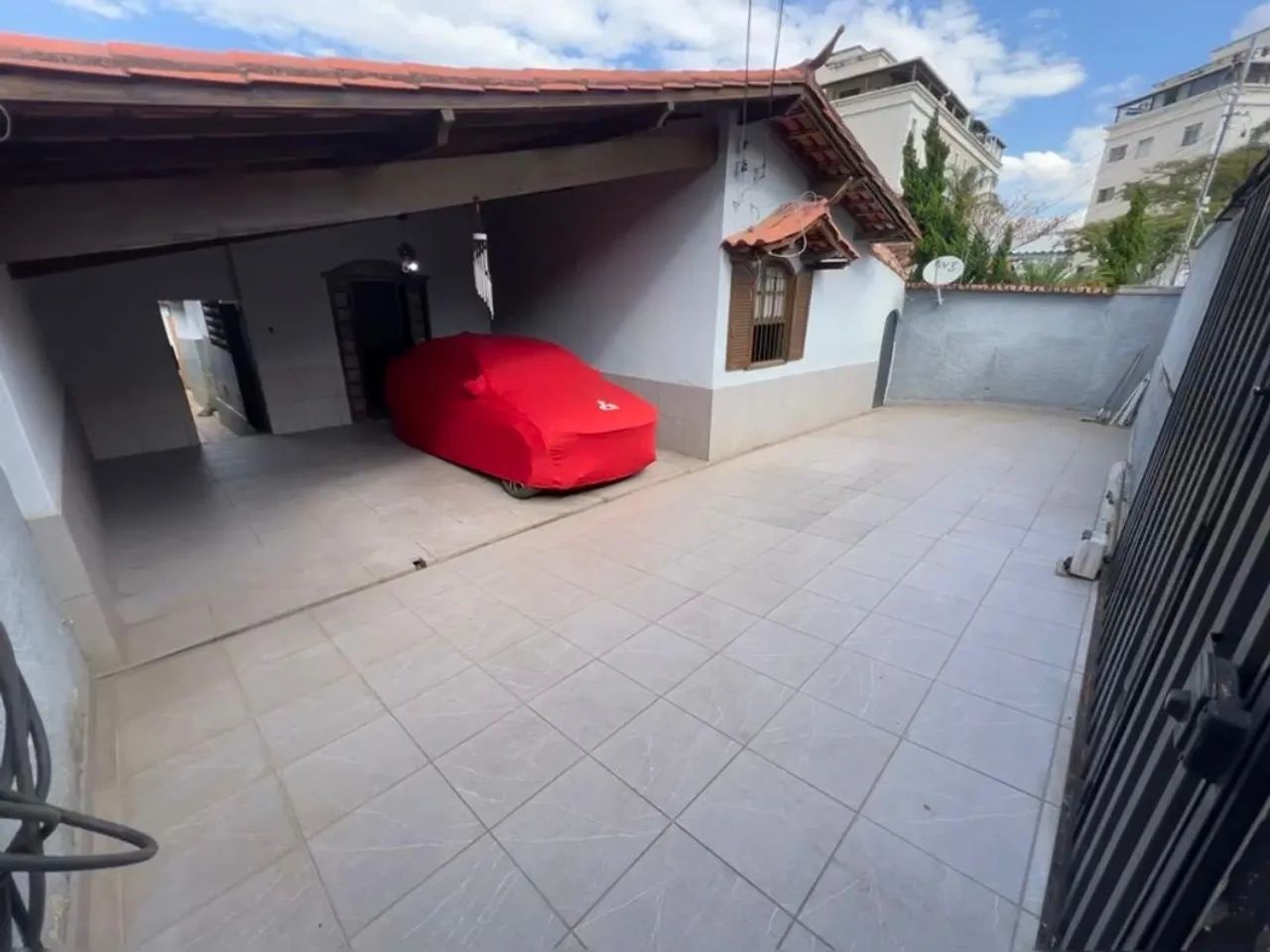 Casa linear com piscina a venda no bairro Celso Machado/ Serrano
