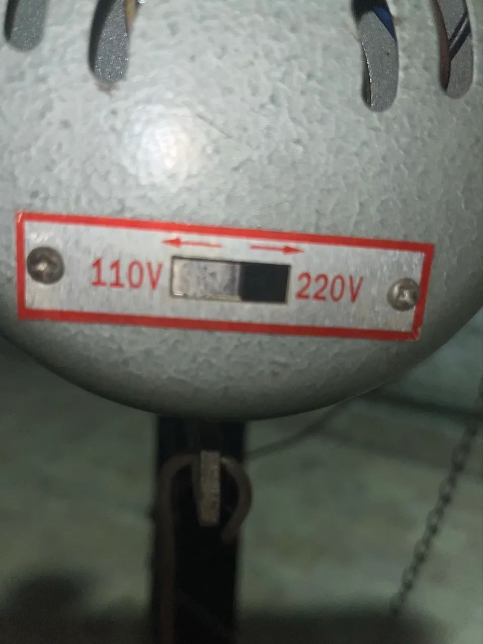 Overlock Chinesinha com motor externo e mesa - Foto 4