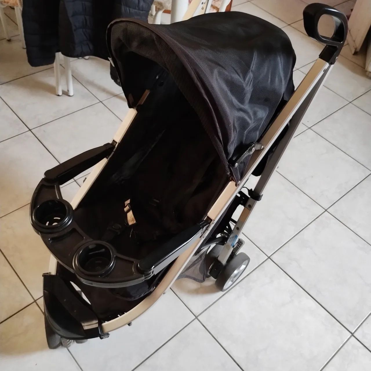 Carrinho de bebê Cosco o mais leve e durável 