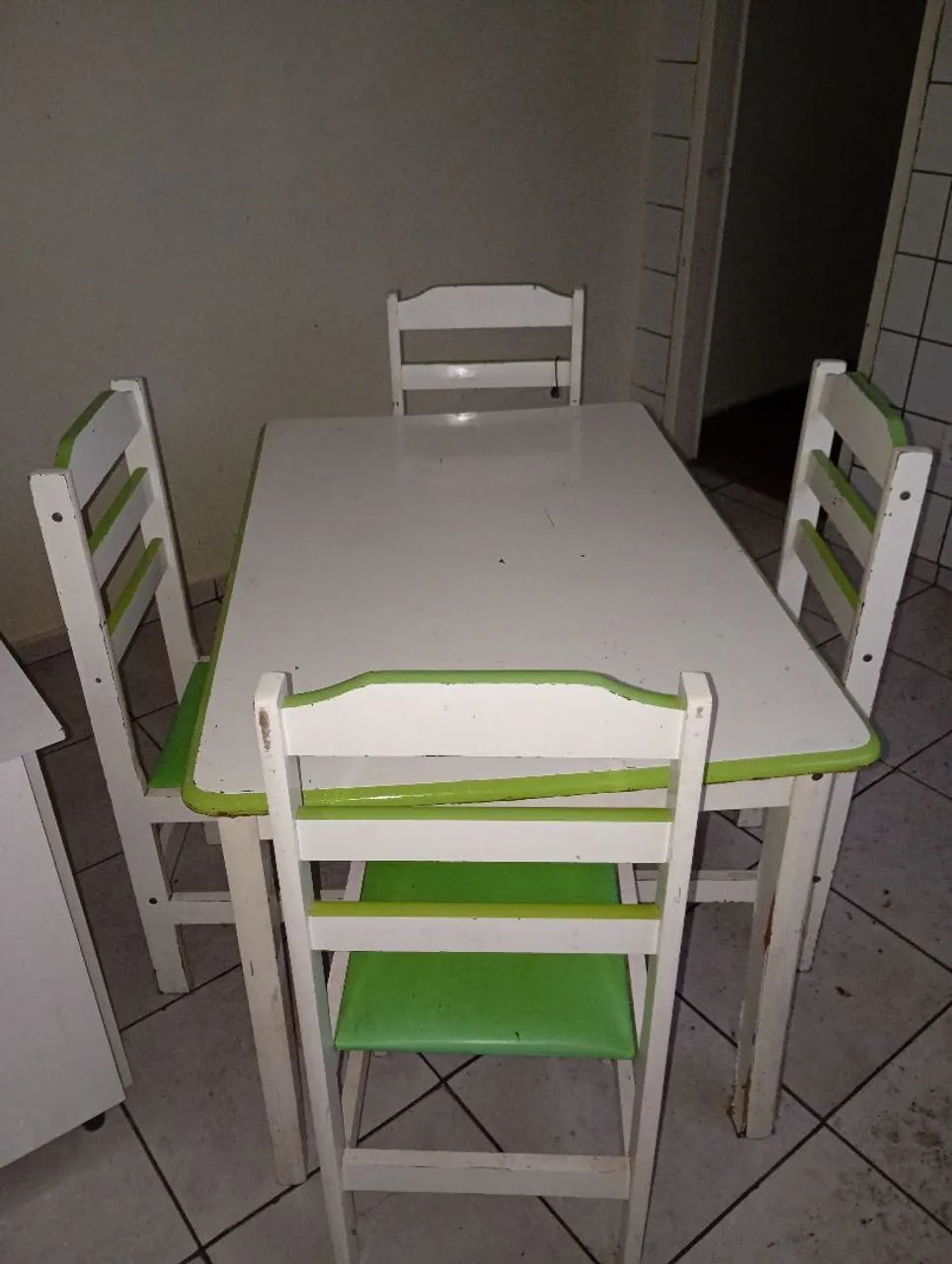 Mesa com 04 cadeiras - Foto 3