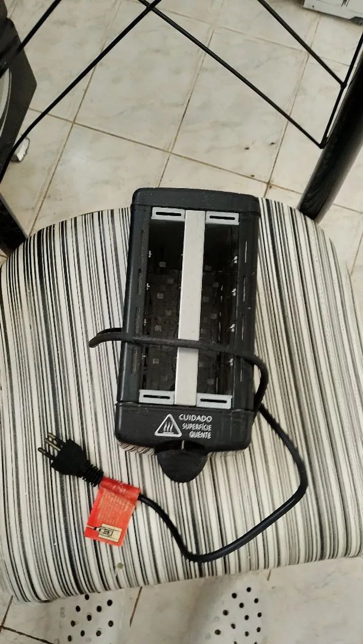 Torradeira de pão eletrica Cadence 