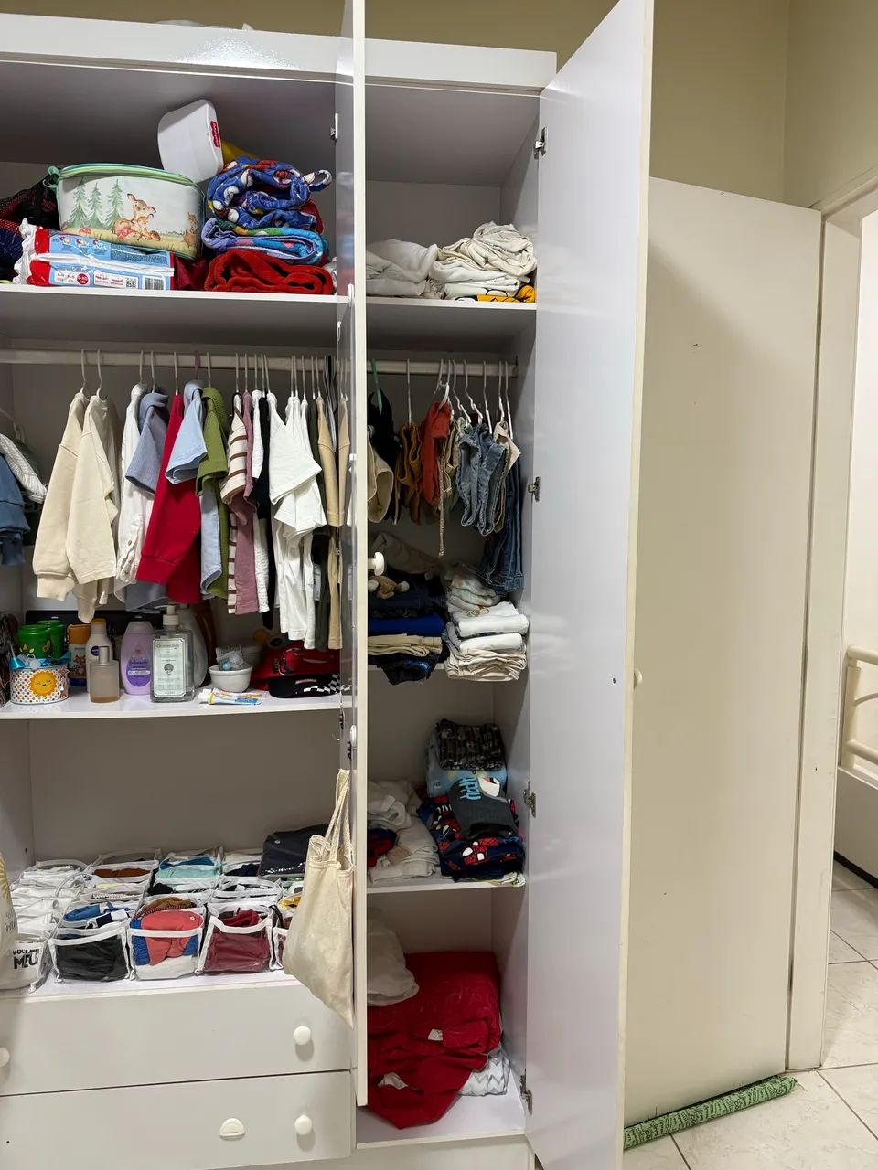 Guarda roupa infantil 4 portas 