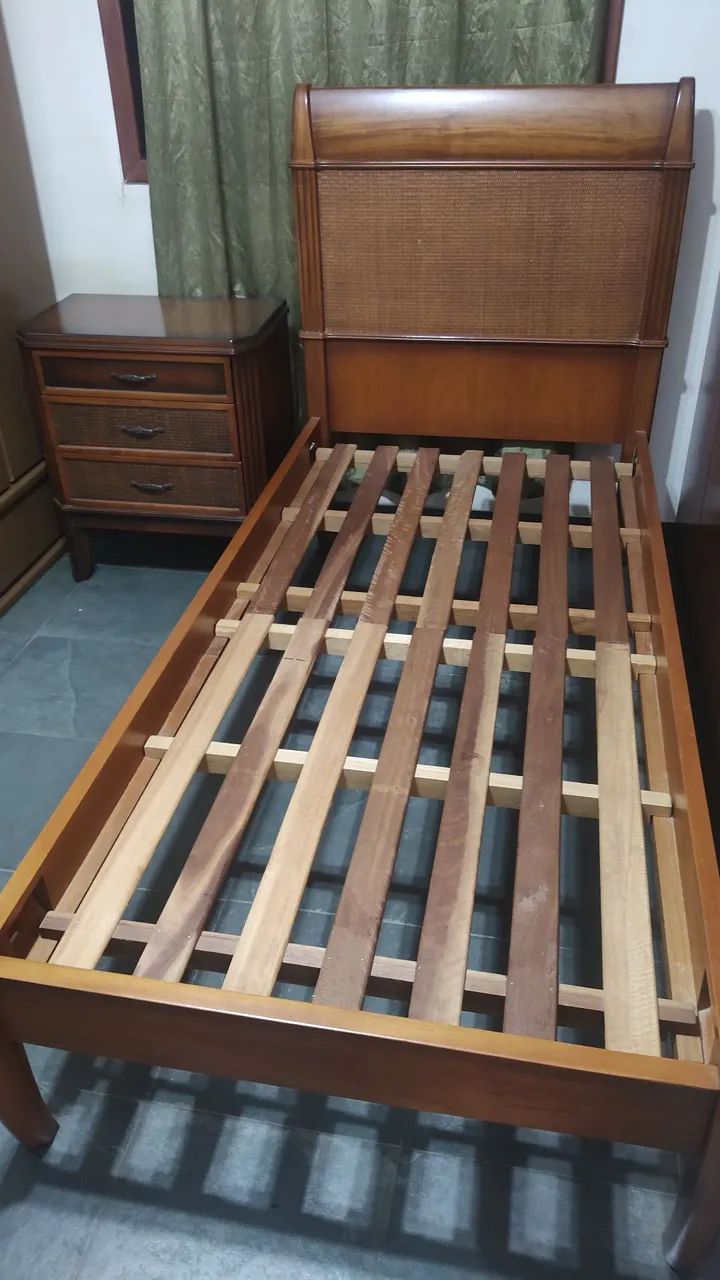 Conjunto de cama e cabeceira de cama de madeira maciça 