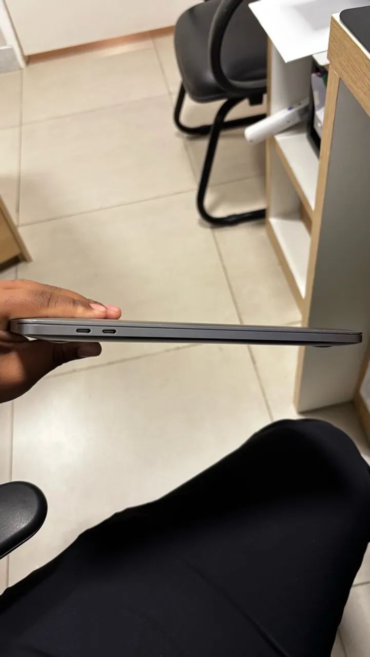 MacBook Pro 2017 i7 16gb 512gb - Foto 3