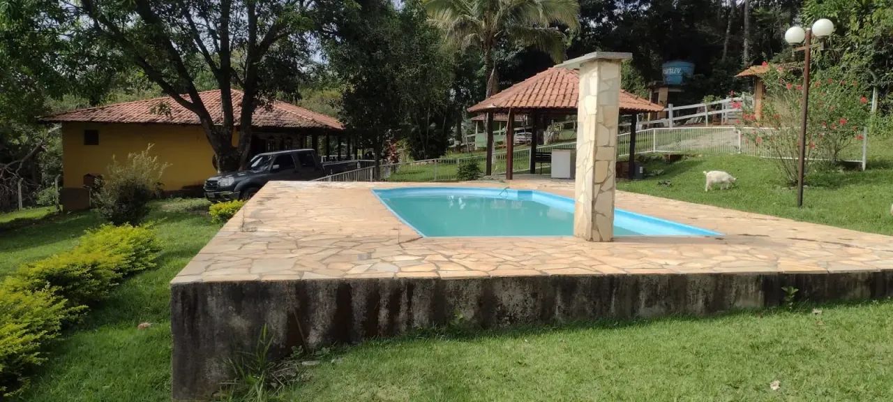 Chácara com acesso Asfaltado e Ribeirão de Água Limpa.
