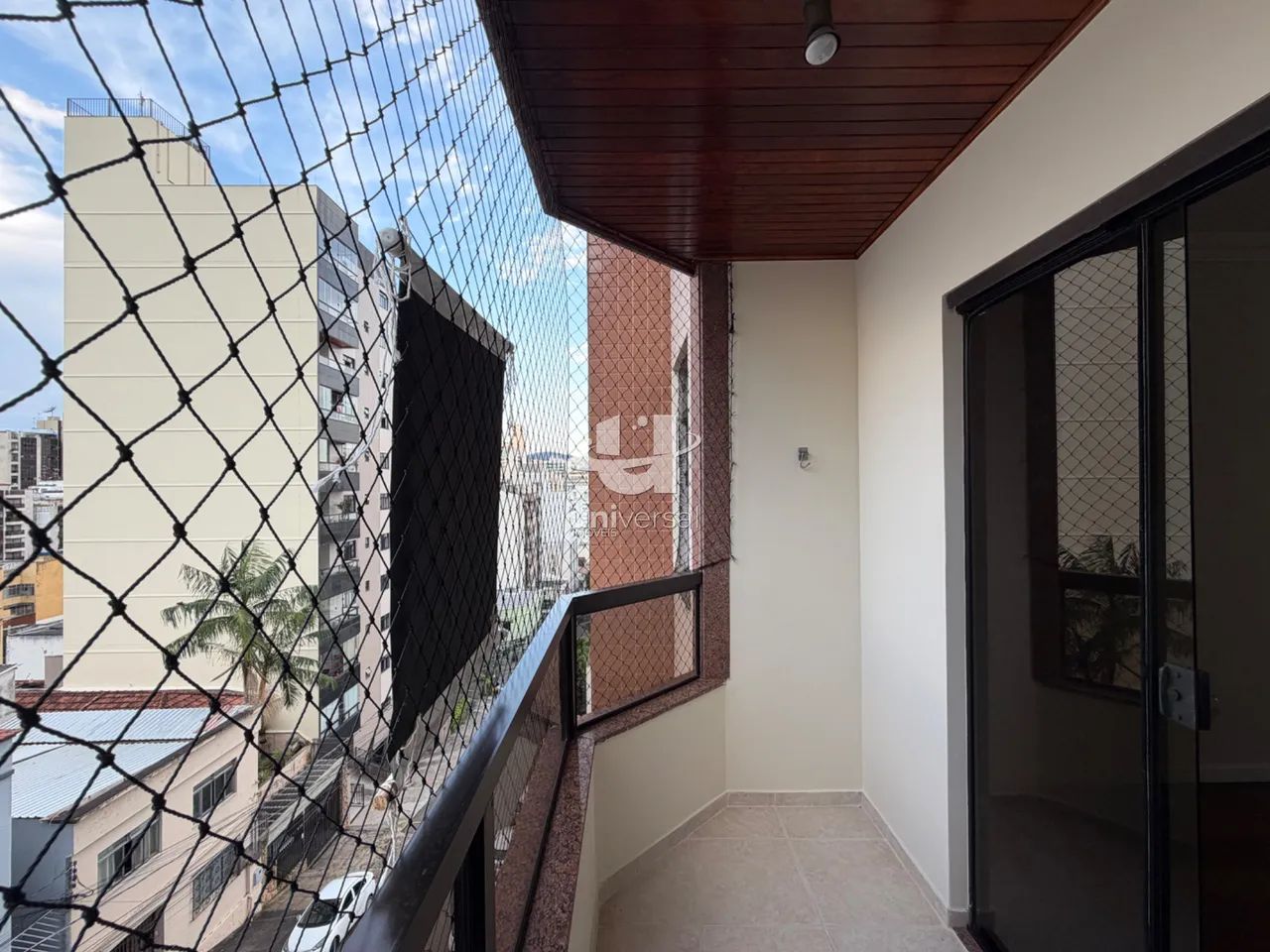 Apartamento de 2 quartos com suíte, sacada e 2 vagas no Centro. - Foto 3