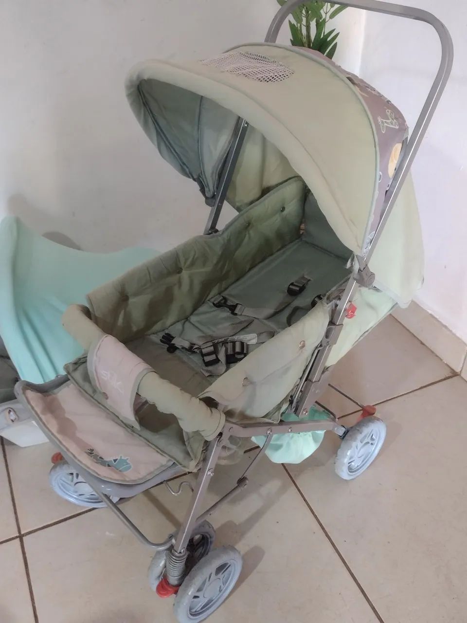 Carrinho que vira caminha+ bebê conforto  - Foto 4