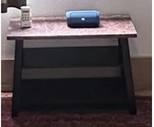 Mesa lateral de apoio em Couro  