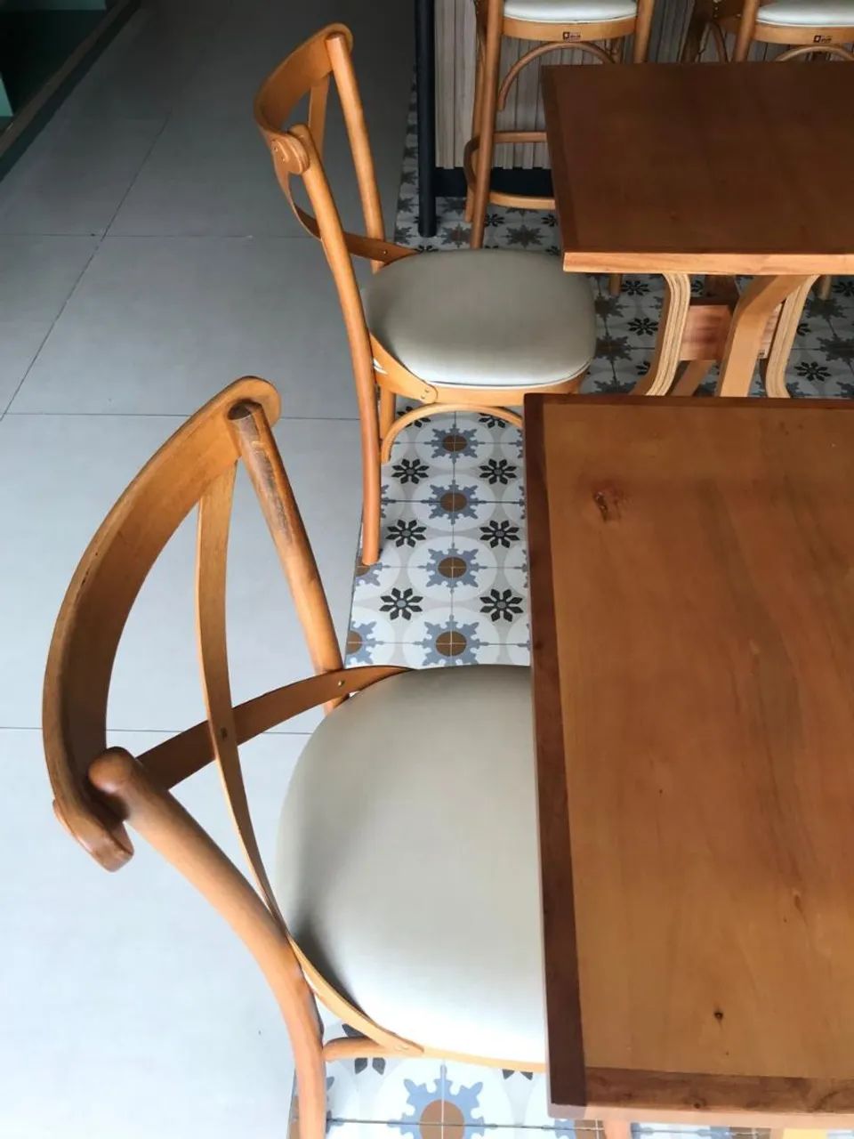 Conjunto de mesas com cadeiras  - Foto 3