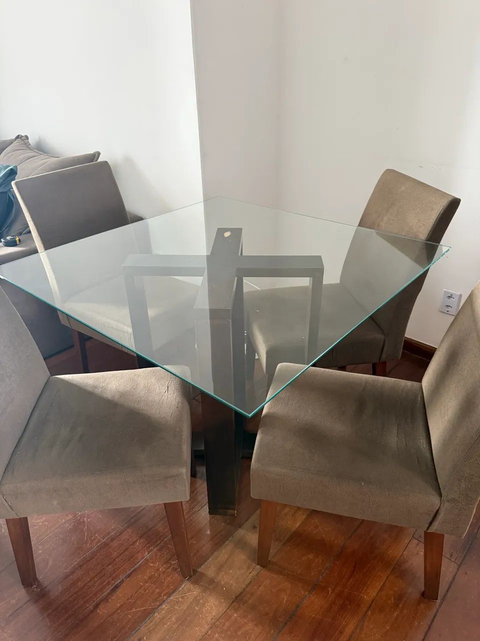 Mesa quadrada de vidro