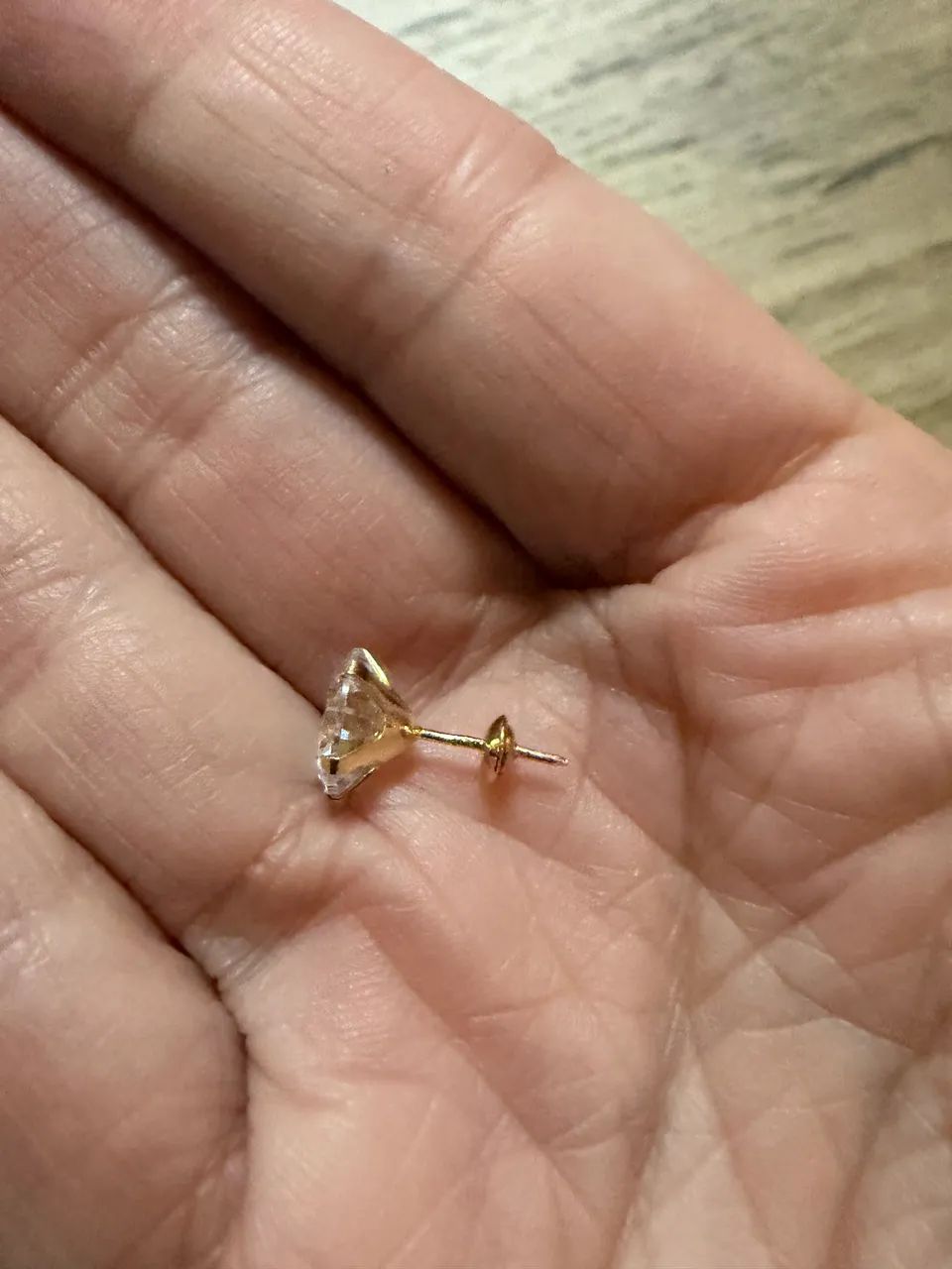 Brinco ponto de luz em ouro 18 k - Foto 2