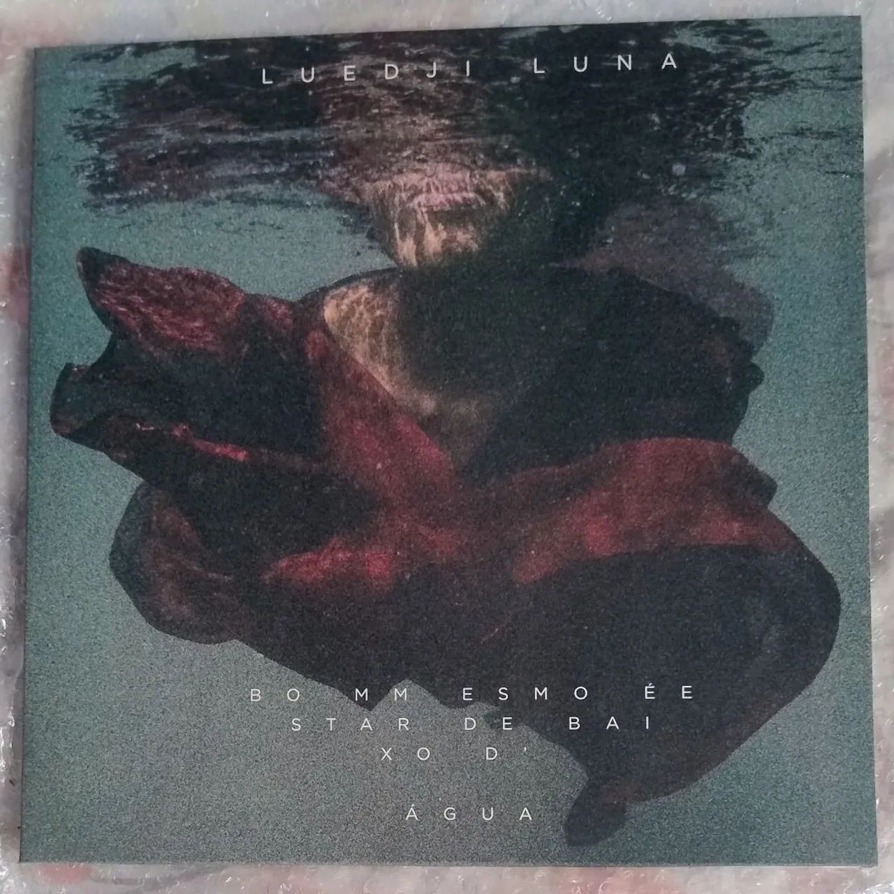 LP Luedji Luna - bom mesmo é estar debaixo d'água