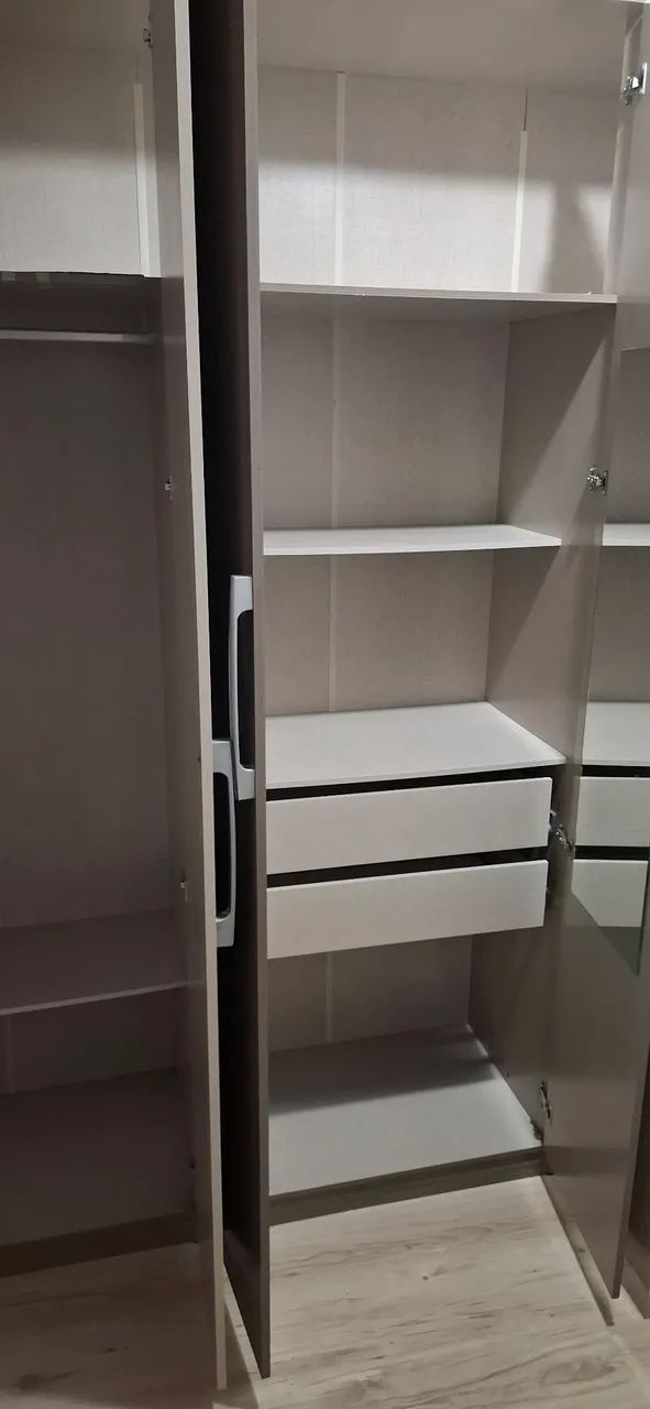 Guarda roupas 6 portas e comoda - Foto 4