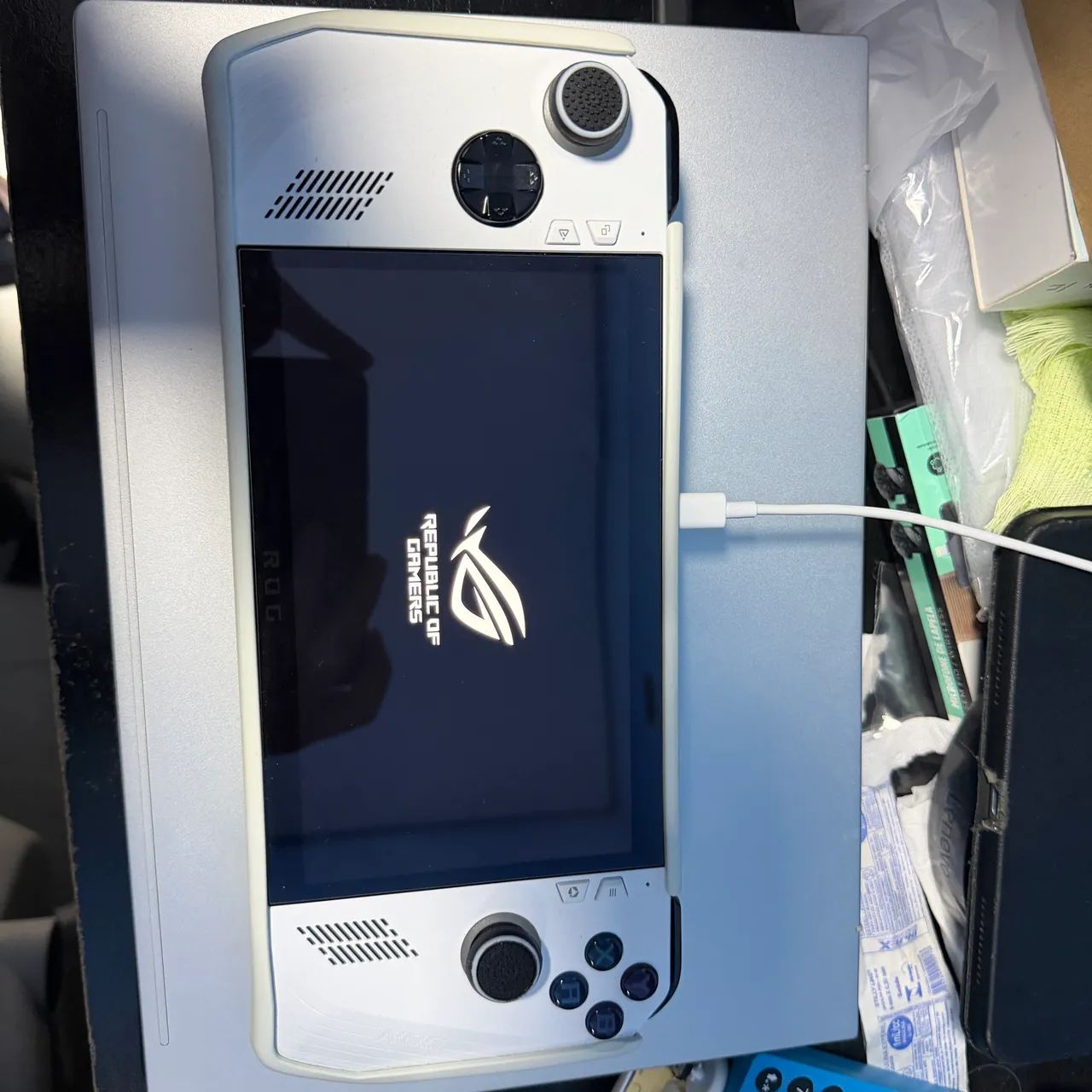 Asus Rog Ally Z1 Extreme 2TB  - Foto 3